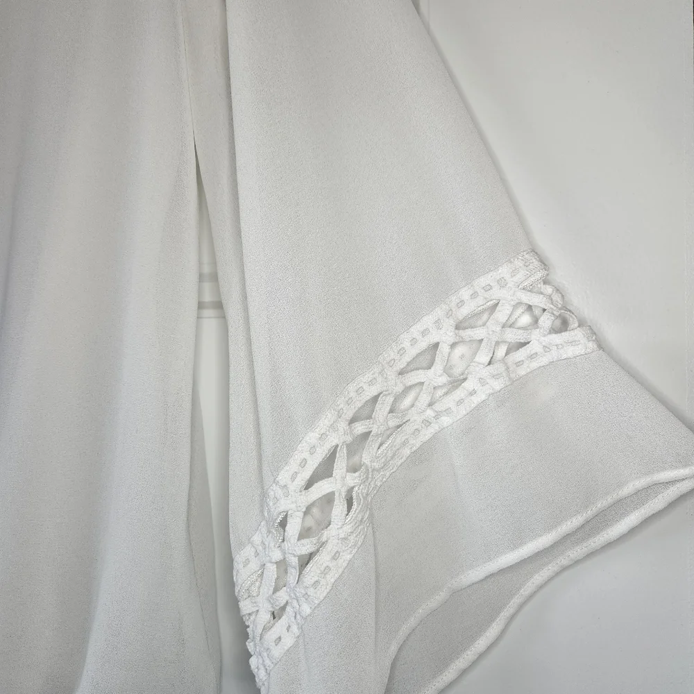 Flowing White Top with flare sleeves and a mid rise waist - Picture 5 of 5